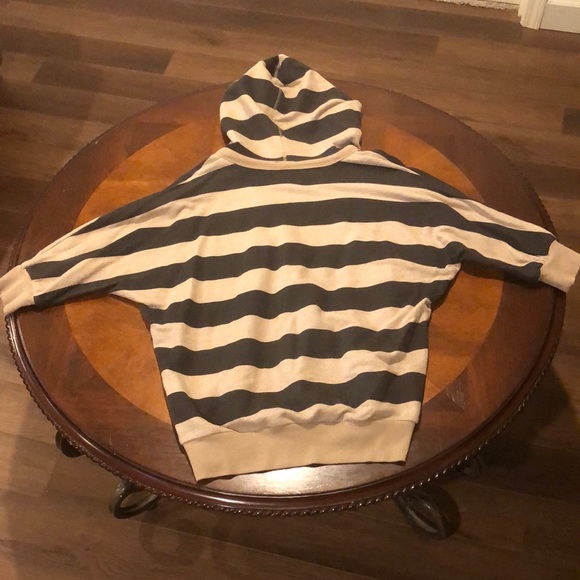 Daytrip V Neck Heart Breaker Love Taker Friend Maker Hoodie Large - Picture 3 of 6